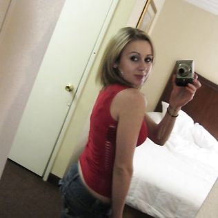 BIG TIT TEEN MAE STRIPS NAKED 290