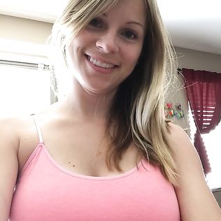 Sexy big natural tits blonde babe