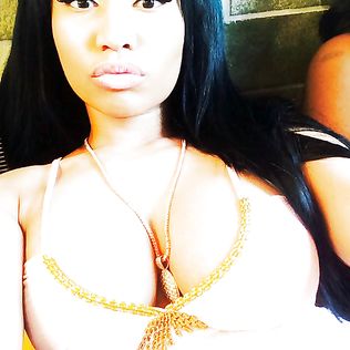 Nicki Minaj Huge Cleavage - celebrity