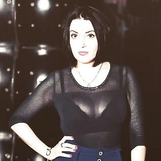 Busty Russian Woman 2381 - babe