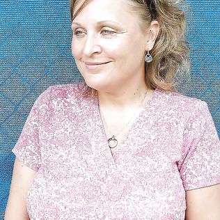 Busty Mature Lori Posing for Me