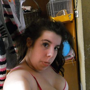 La tenera Mony, che tettona! - non-porn