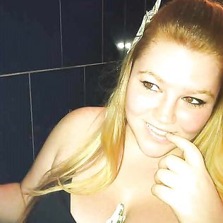 Punky BBW bartender Hollie and her huge tits - amateur