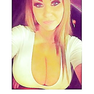 Busty Instagram Girl abbeyyjonesxx - cumshot