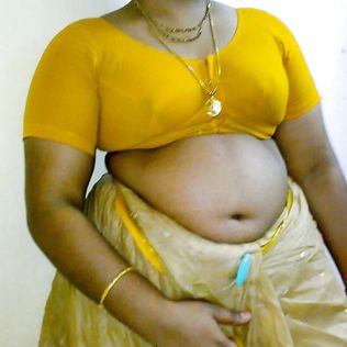 Tamil aunty showing her melon booby - milf