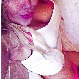 Instagram slut Lauren - blonde