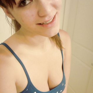 Selfie Girl #7 : Most beautifull brunette ever seen - amateur