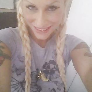 Nadine Svhwester meines Besten Freundes - blonde